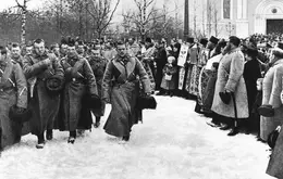 Błogosławieństwo pułku wyruszającego na daleki wschód podczas wojny rosyjsko-japońskiej. Rosja, lata. 20 XX wieku. // Alamy / B&EW